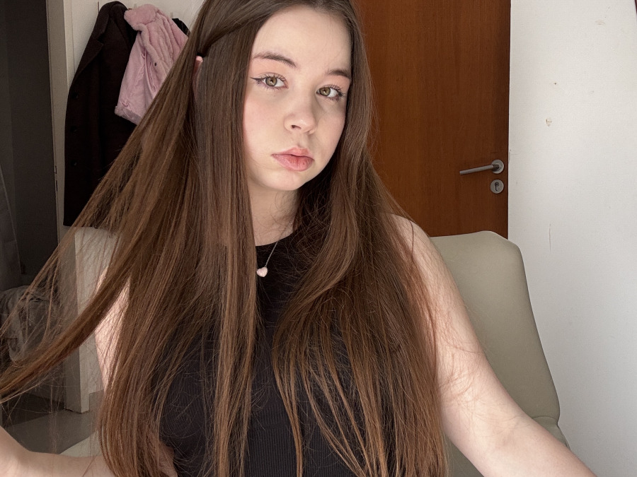 sexting and porn chat model photo KIKI KIRA 4