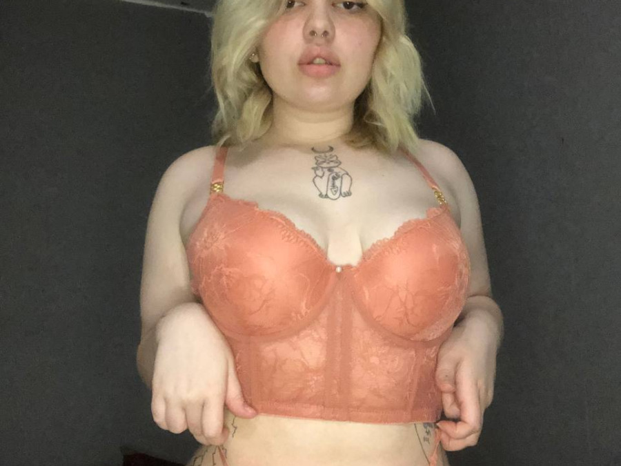 sexting and porn chat model photo Lirika 3