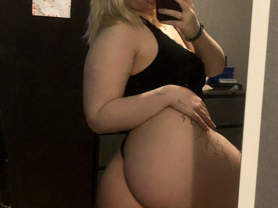 sexting and porn chat model photo Lirika 4