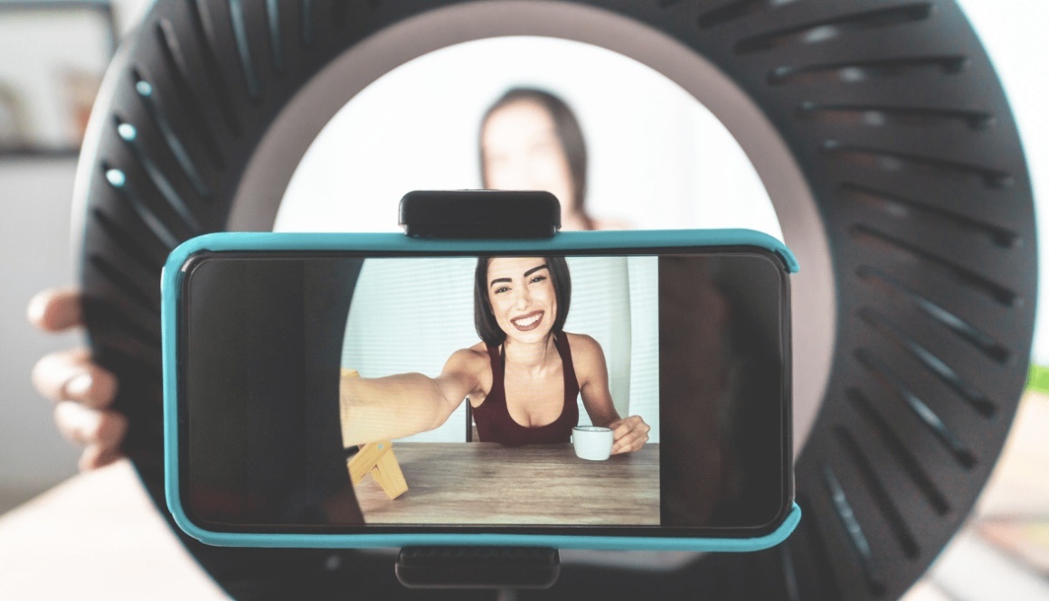image from article How and how much you can earn on the Fansly platform today: experienced models tell 2